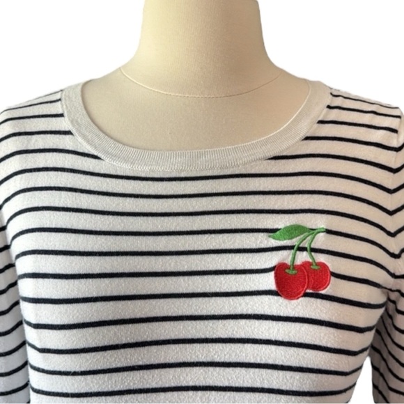 🌺J. CREW Striped Long Sleeve Shirt w/ Cherry Patch in White/Navy Size Small🌺 - Picture 3 of 11